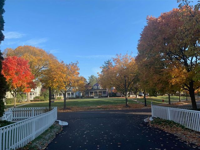 10 Riverbank Drive, Beverly Hills, MI 48025