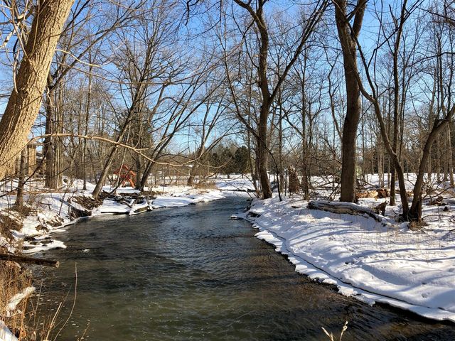 10 Riverbank Drive, Beverly Hills, MI 48025