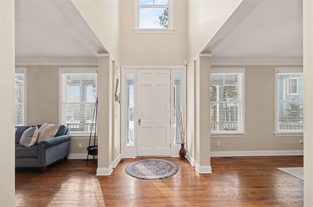 10 Riverbank Drive, Beverly Hills, MI 48025