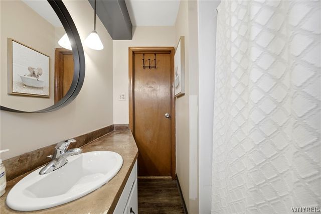 24 Monica Road, Grand Island, NY 14072