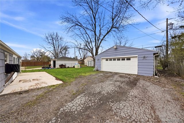 24 Monica Road, Grand Island, NY 14072