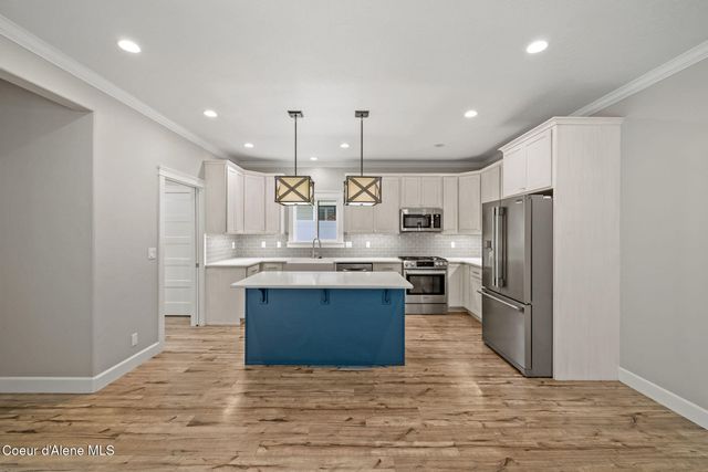 818 E Lakeside Ave, Coeur D'alene, ID 83814