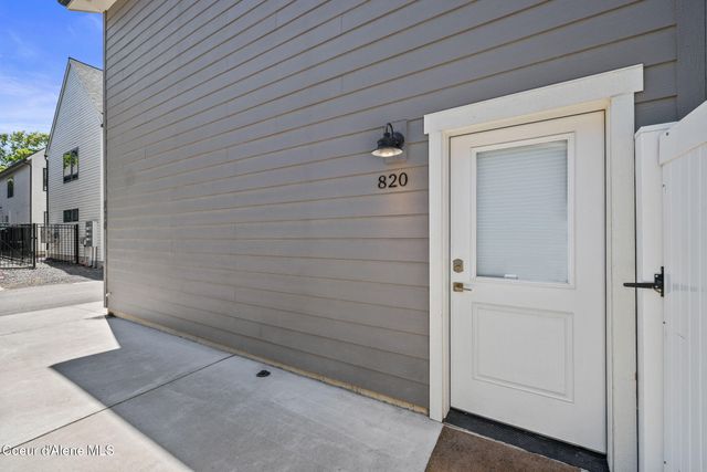 818 E Lakeside Ave, Coeur D'alene, ID 83814