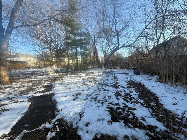 3579 E 72nd Street, Cleveland, OH 44105