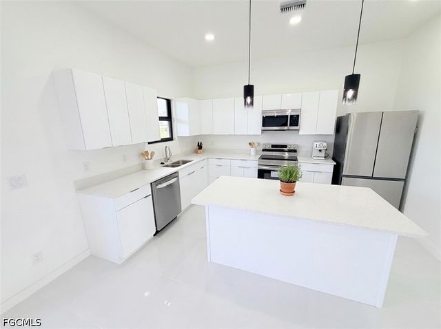 3046 NW 41st PL, Cape Coral, FL 33993