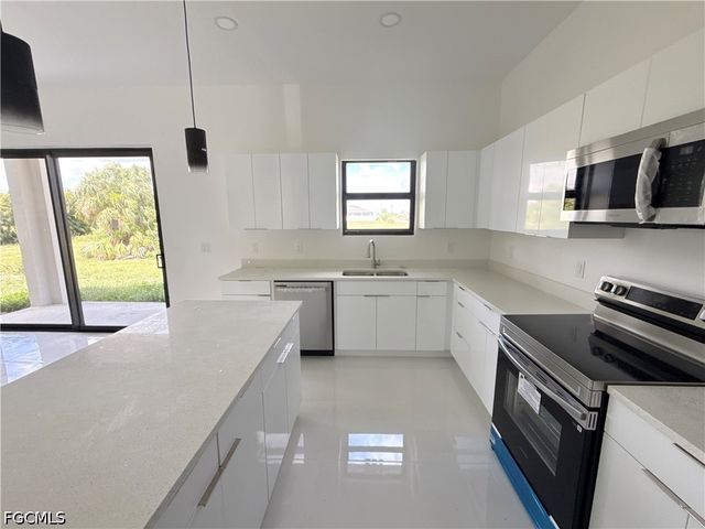 3046 NW 41st PL, Cape Coral, FL 33993