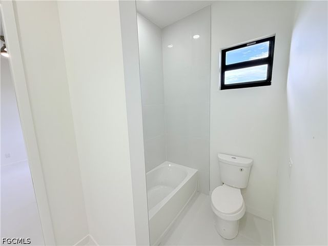 3046 NW 41st PL, Cape Coral, FL 33993