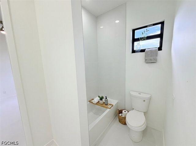 3046 NW 41st PL, Cape Coral, FL 33993