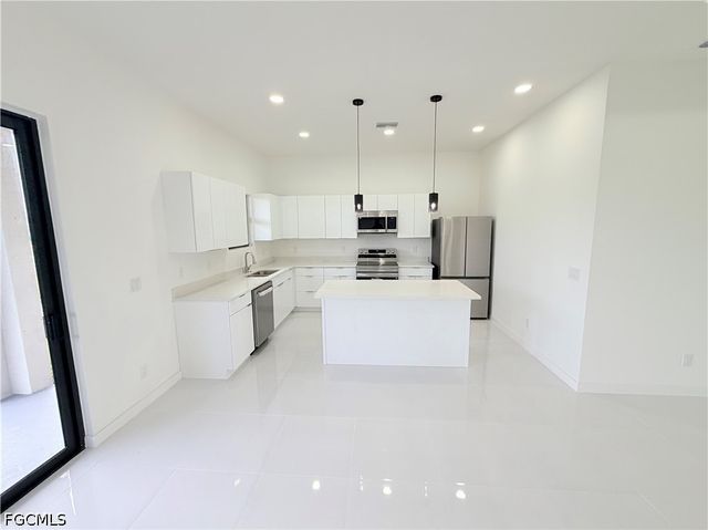 3046 NW 41st PL, Cape Coral, FL 33993