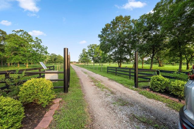 19245 Fm 442 Road, Boling, TX 77420