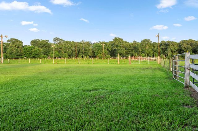 19245 Fm 442 Road, Boling, TX 77420
