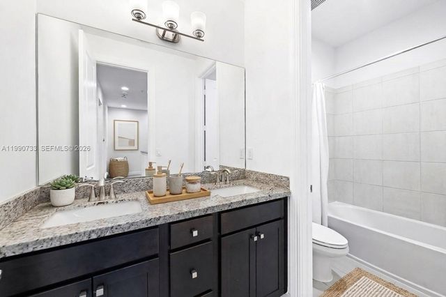 11724 SW 13th Ln, Pembroke Pines, FL 33025