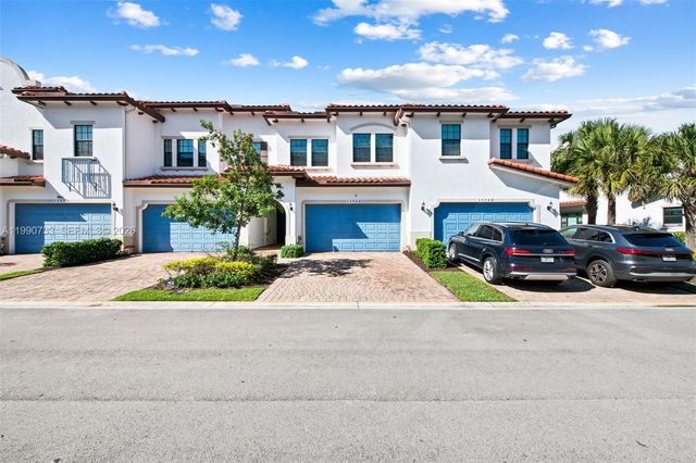 11724 SW 13th Ln, Pembroke Pines, FL 33025