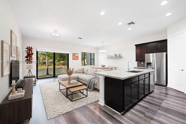 11724 SW 13th Ln, Pembroke Pines, FL 33025