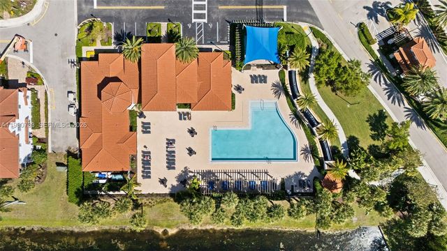 11724 SW 13th Ln, Pembroke Pines, FL 33025