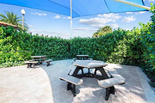 11724 SW 13th Ln, Pembroke Pines, FL 33025