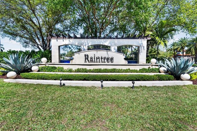 11724 SW 13th Ln, Pembroke Pines, FL 33025