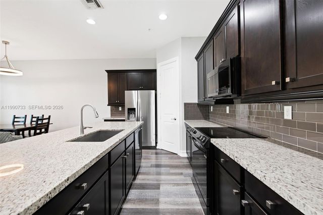 11724 SW 13th Ln, Pembroke Pines, FL 33025