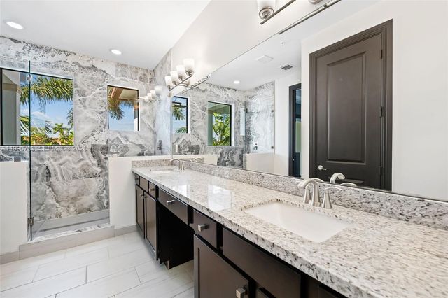 11724 SW 13th Ln, Pembroke Pines, FL 33025