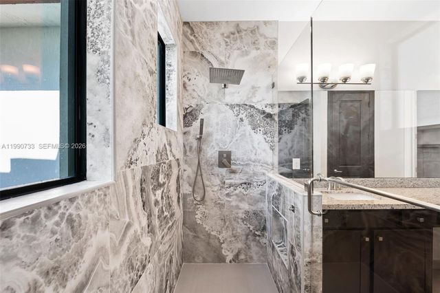 11724 SW 13th Ln, Pembroke Pines, FL 33025