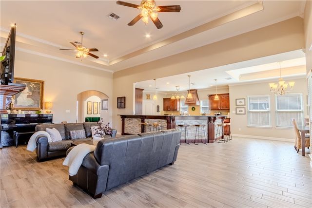 2517 Mahbi Dr, Corpus Christi, TX 78418