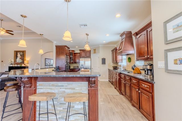 2517 Mahbi Dr, Corpus Christi, TX 78418