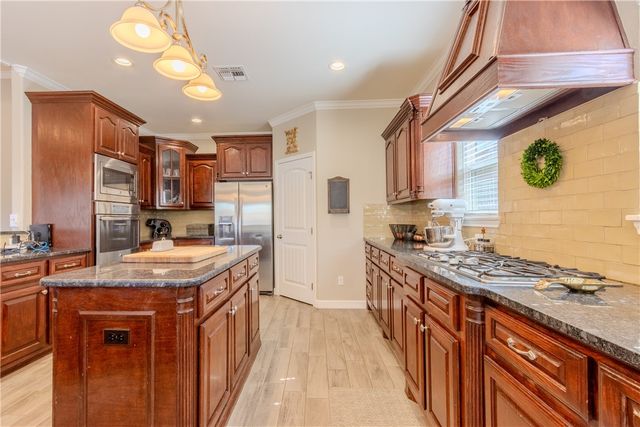 2517 Mahbi Dr, Corpus Christi, TX 78418