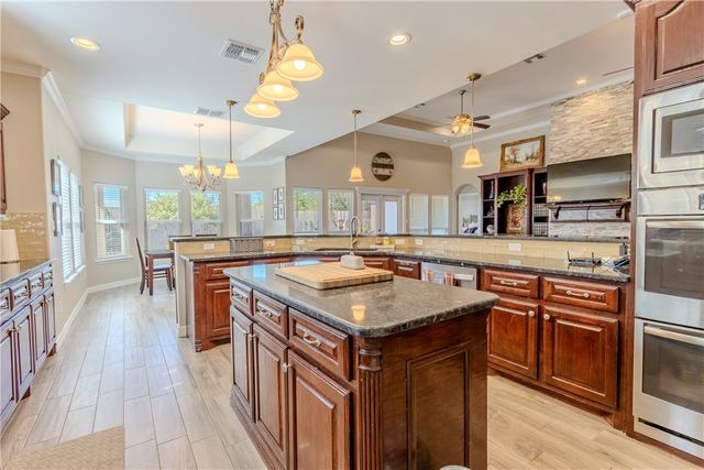 2517 Mahbi Dr, Corpus Christi, TX 78418