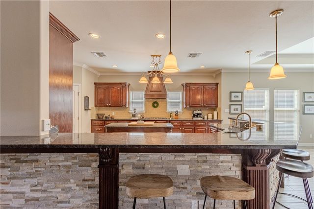 2517 Mahbi Dr, Corpus Christi, TX 78418