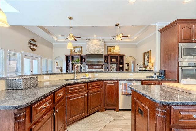 2517 Mahbi Dr, Corpus Christi, TX 78418