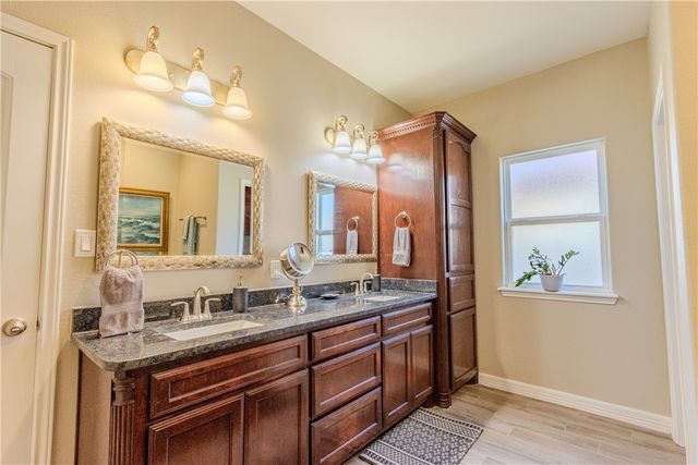 2517 Mahbi Dr, Corpus Christi, TX 78418