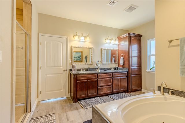 2517 Mahbi Dr, Corpus Christi, TX 78418