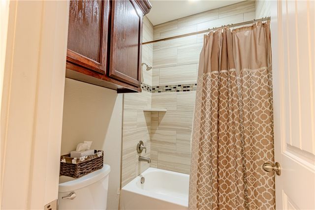 2517 Mahbi Dr, Corpus Christi, TX 78418