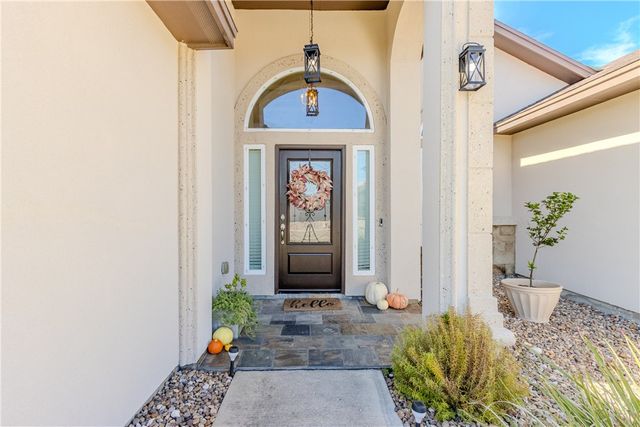 2517 Mahbi Dr, Corpus Christi, TX 78418