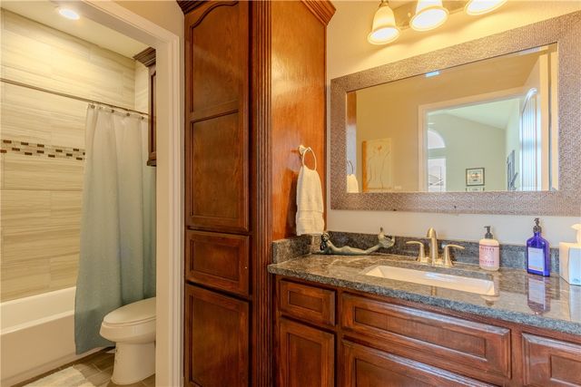 2517 Mahbi Dr, Corpus Christi, TX 78418
