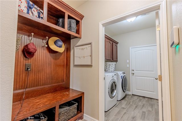 2517 Mahbi Dr, Corpus Christi, TX 78418