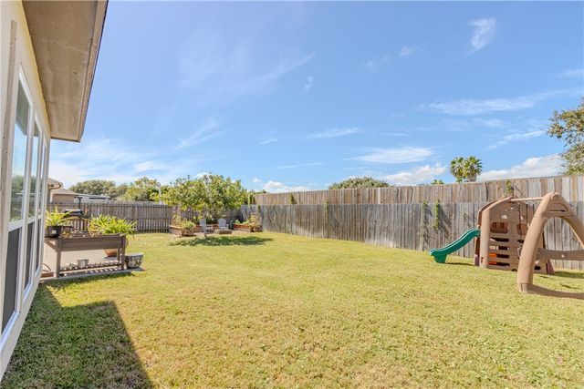 2517 Mahbi Dr, Corpus Christi, TX 78418