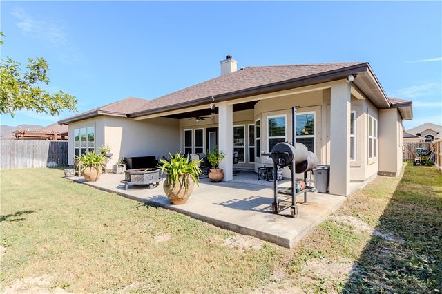 2517 Mahbi Dr, Corpus Christi, TX 78418