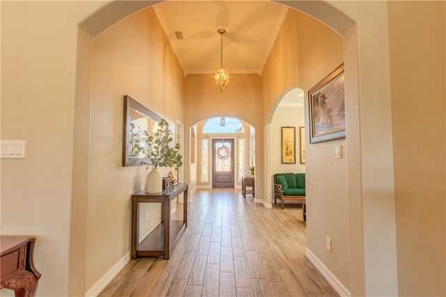 2517 Mahbi Dr, Corpus Christi, TX 78418