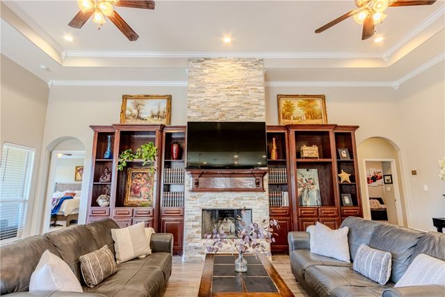 2517 Mahbi Dr, Corpus Christi, TX 78418