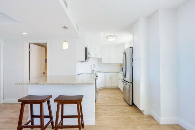 130 Lakeshore Drive 923, North Palm Beach, FL 33408