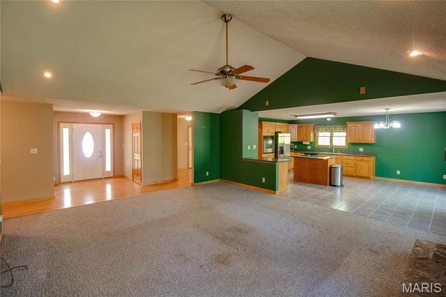 19383 Deer Run, Brighton, IL 62012