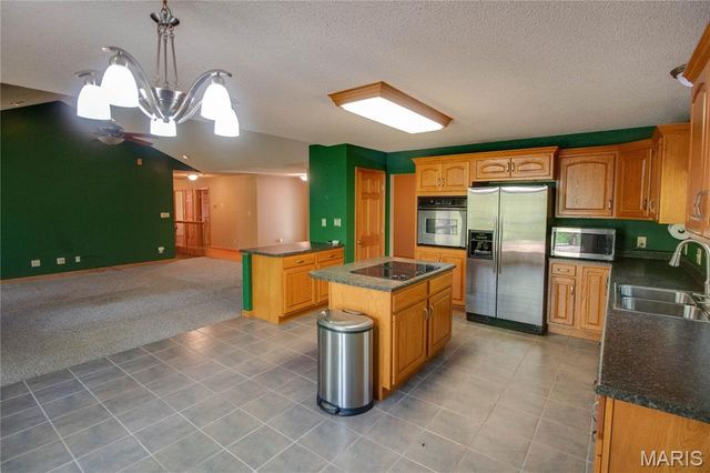 19383 Deer Run, Brighton, IL 62012
