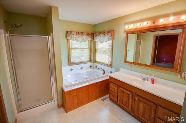 19383 Deer Run, Brighton, IL 62012