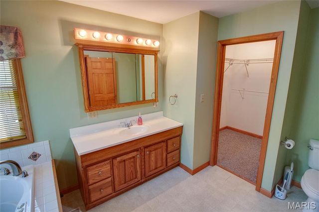 19383 Deer Run, Brighton, IL 62012
