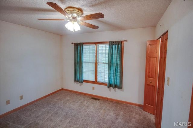 19383 Deer Run, Brighton, IL 62012
