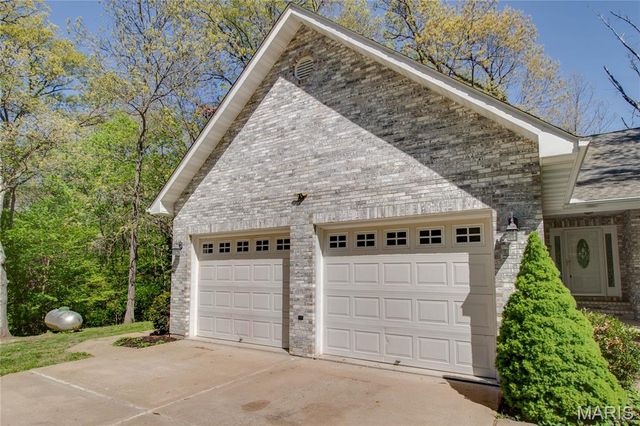 19383 Deer Run, Brighton, IL 62012