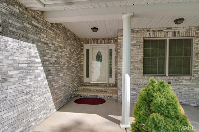 19383 Deer Run, Brighton, IL 62012