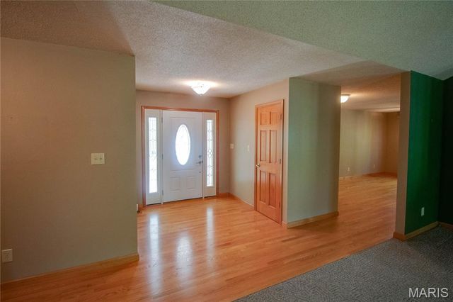 19383 Deer Run, Brighton, IL 62012