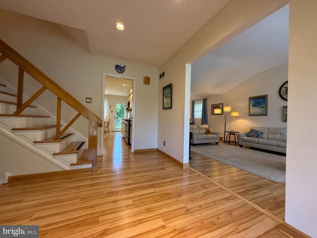806 WARFIELD LN, Huntingdon Valley, PA 19006